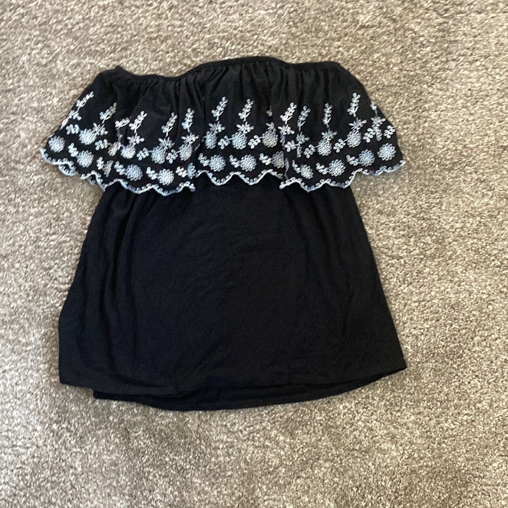 Black and white womans formal top size s